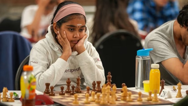 গ্র্যান্ডমাস্টারকে হারিয়ে বিশ্ব রেকর্ড ১০ বছরের বোধানা শ্রীভানান্দানের