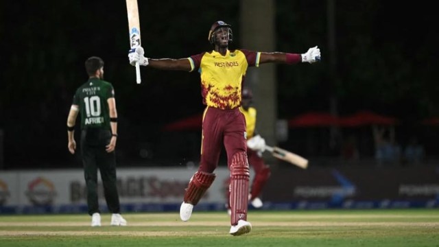 রুদ্ধশ্বাস লড়াইয়ে উইন্ডিজকে জেতালেন হোল্ডার