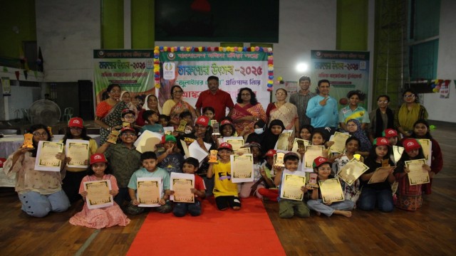 চিত্রাঙ্কনে অনিভা-ফাইজা চ্যাম্পিয়ন