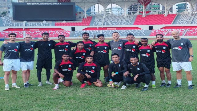 বসুন্ধরা ছাড়েনি ফুটবলার, ভঙ্গুর দলকে নিয়ে অন্ধকারে কাবরেরার অনুশীলন